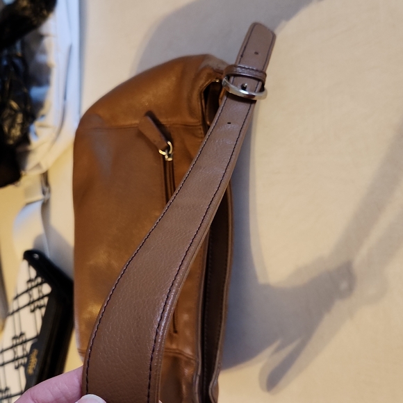 Aurielle leather shoulder bag in good pre-owned condition - Picture 6 of 11